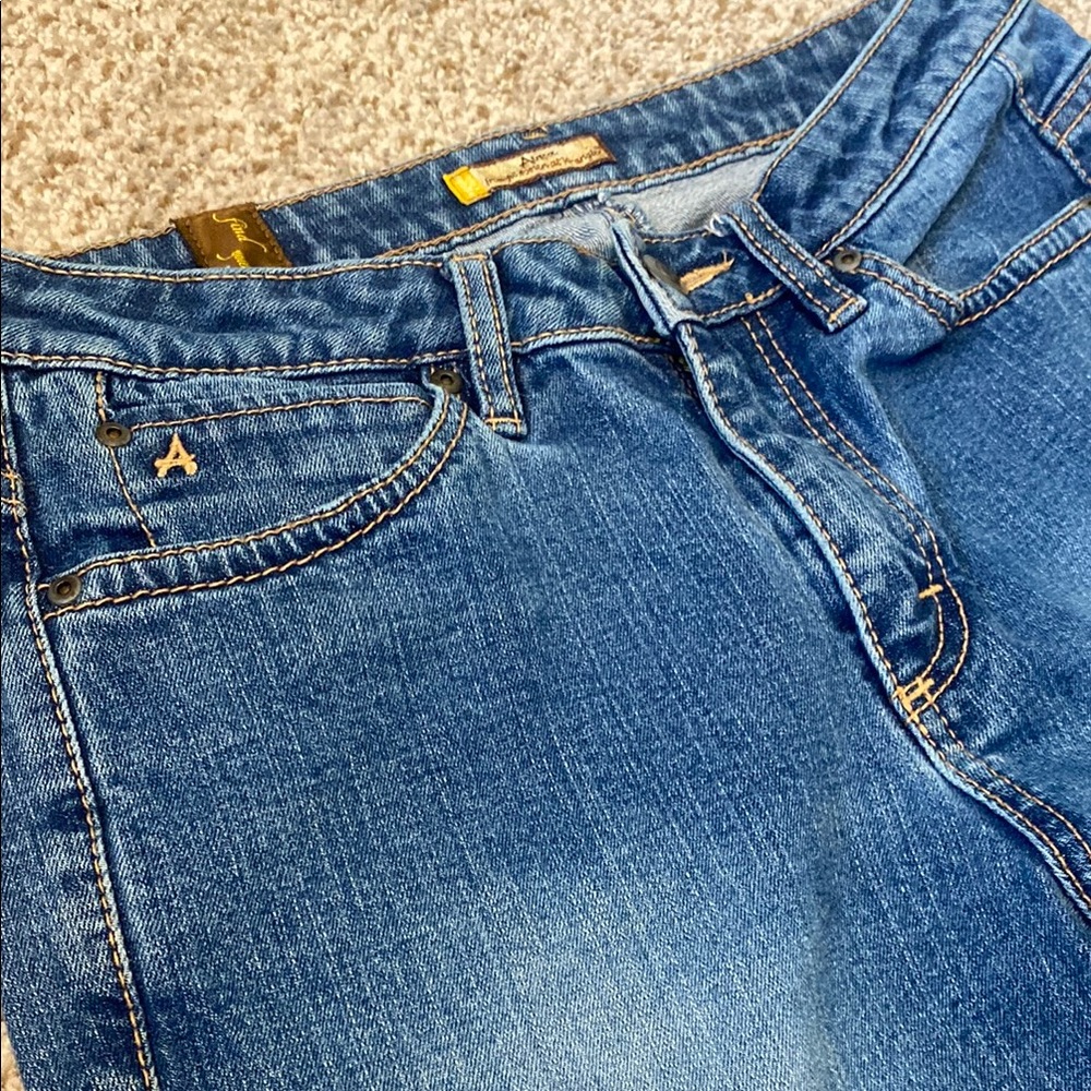Aura by Wrangler Ladies Blue Bootcut Denim Jeans. WU0341B Size6R/AVG